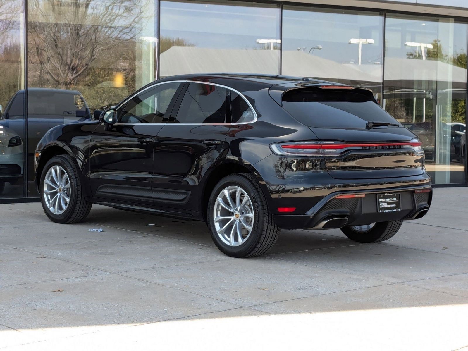 2024 Porsche Macan T photo 3