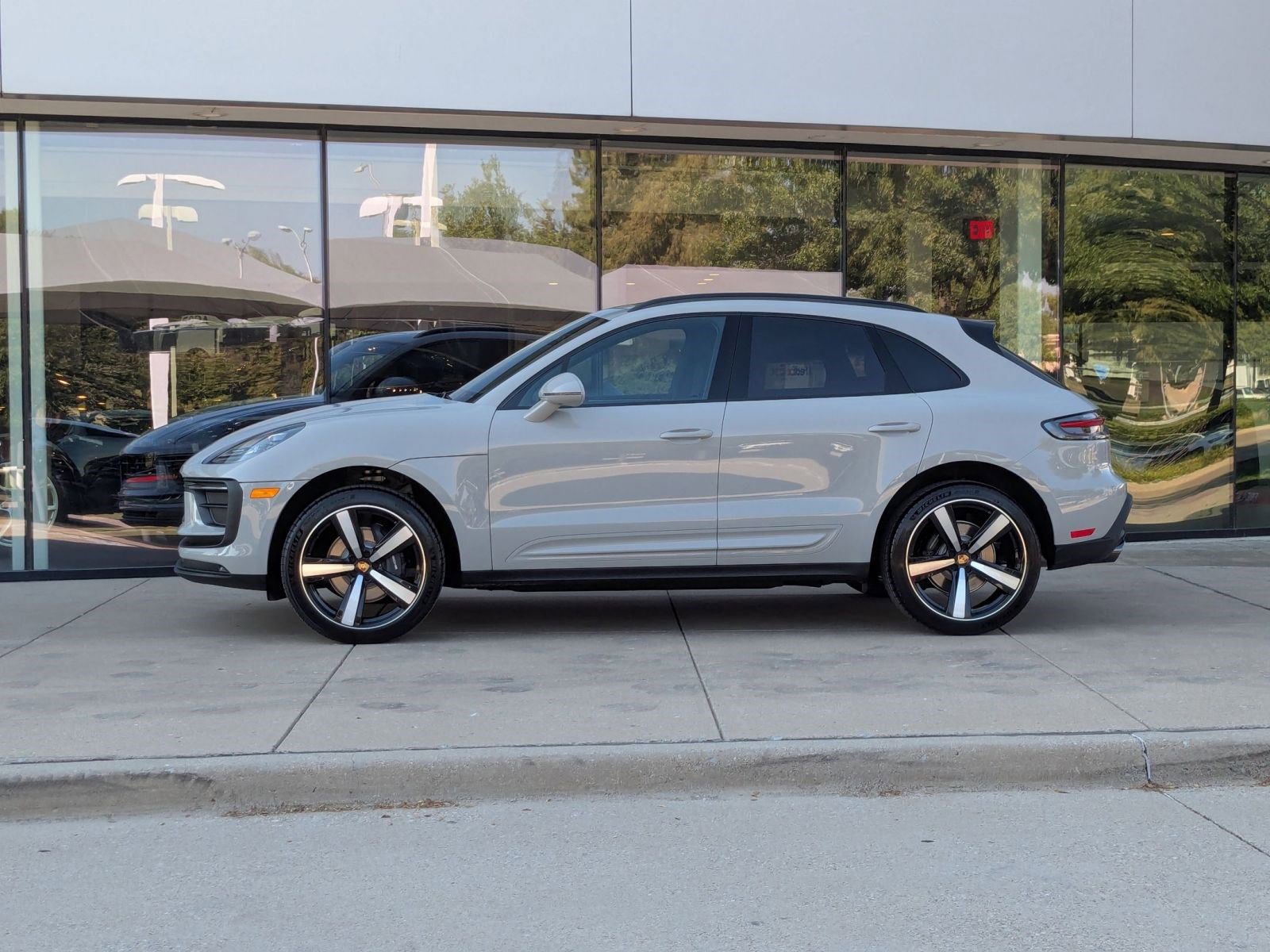 2026 Porsche Macan T photo 2