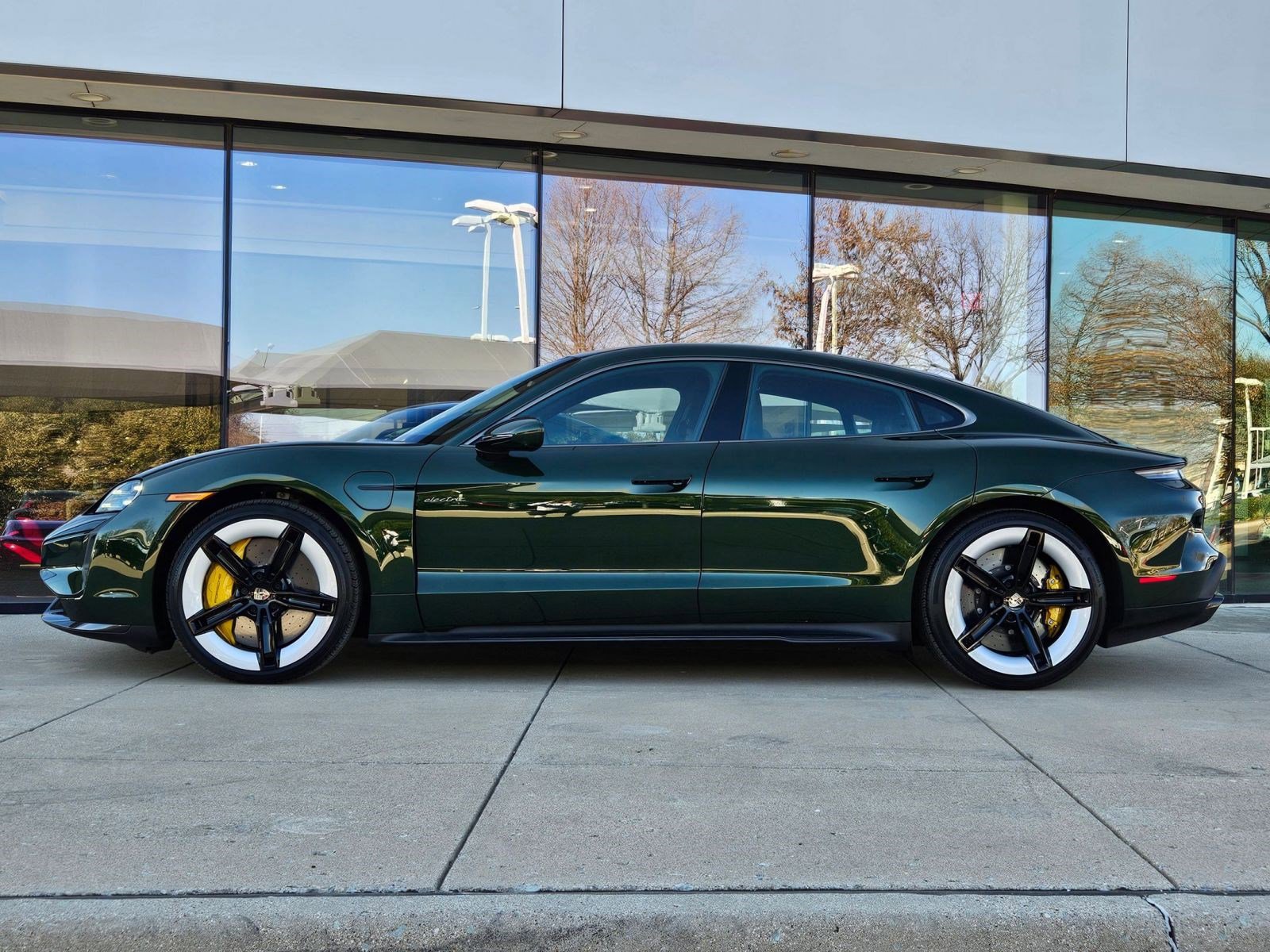 2025 Porsche Taycan Turbo S photo 2