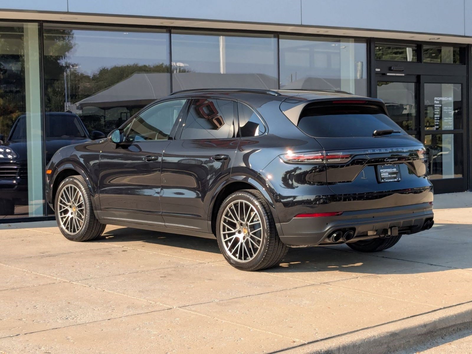 2022 Porsche Cayenne Platinum Edition photo 3