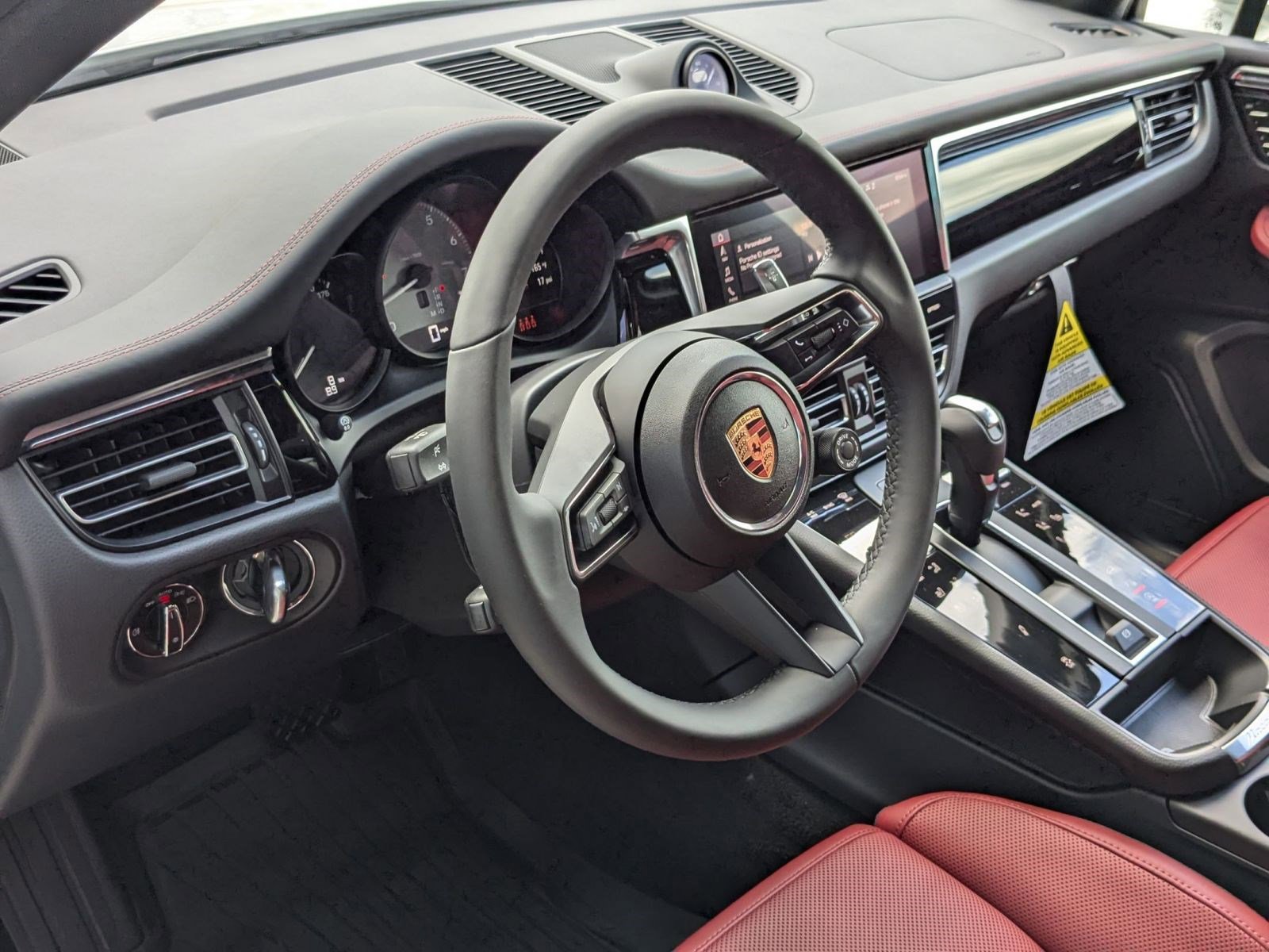 2025 Porsche Macan S photo 4