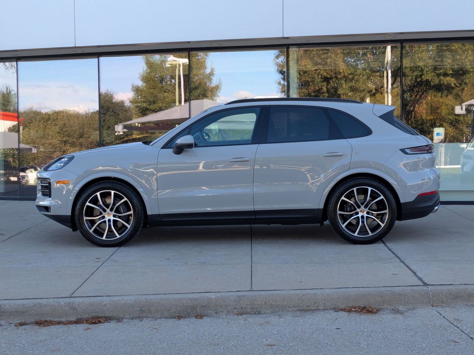 2026 Porsche Cayenne photo 2