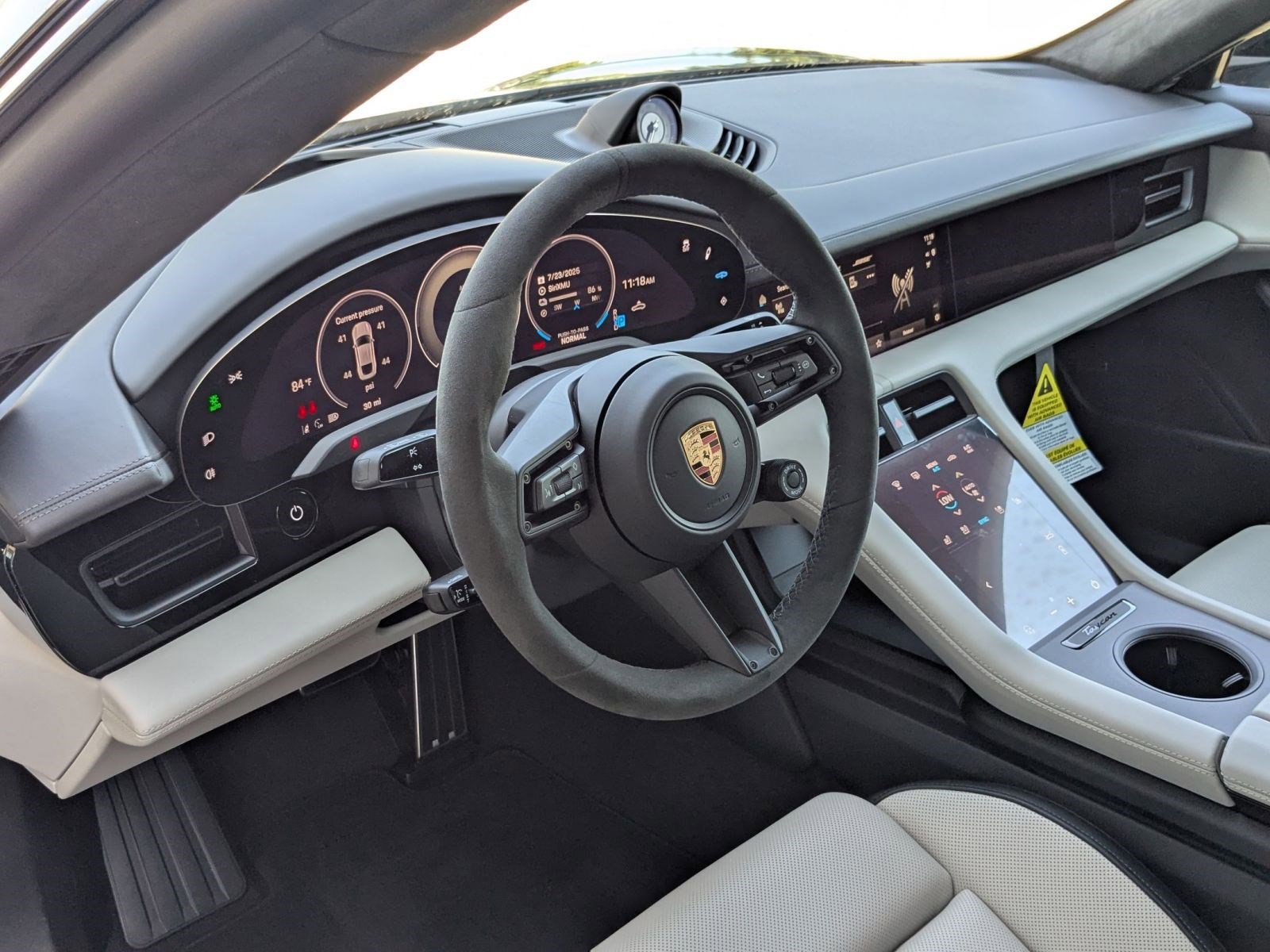 2025 Porsche Taycan GTS photo 4