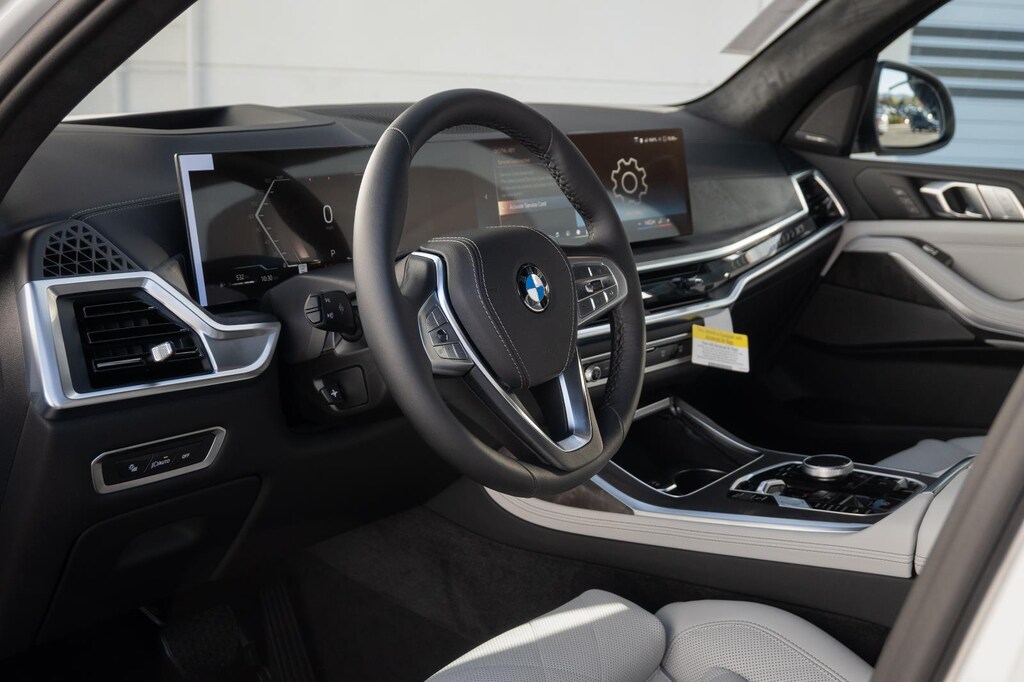 New 2026 BMW X7 xDrive40i Sports Activity Vehicle