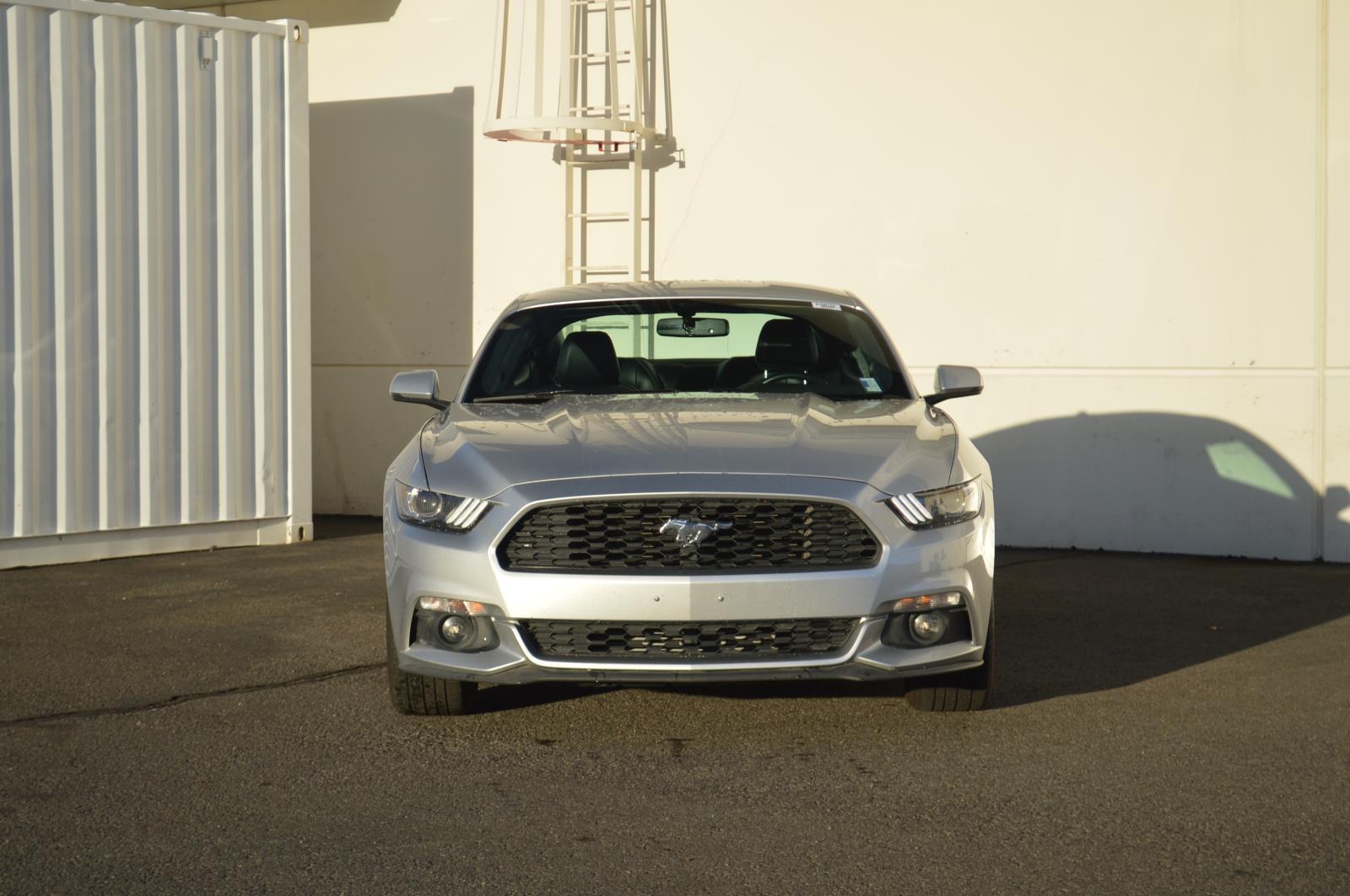2016 Ford Mustang EcoBoost Premium photo 2