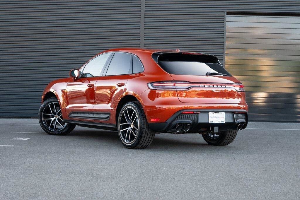 2025 Porsche Macan T photo 3