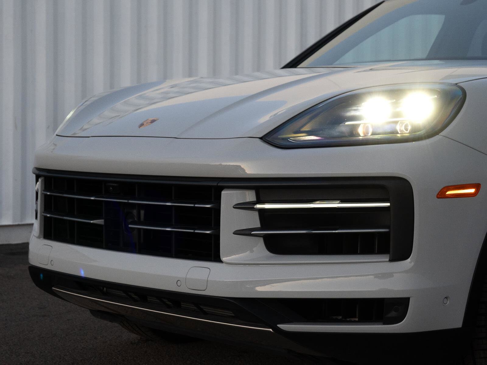 2025 Porsche Cayenne S photo 3
