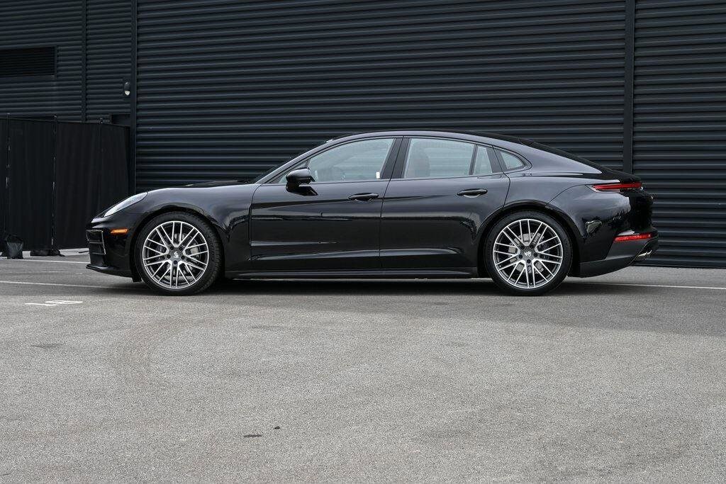 2024 Porsche Panamera 4 photo 2