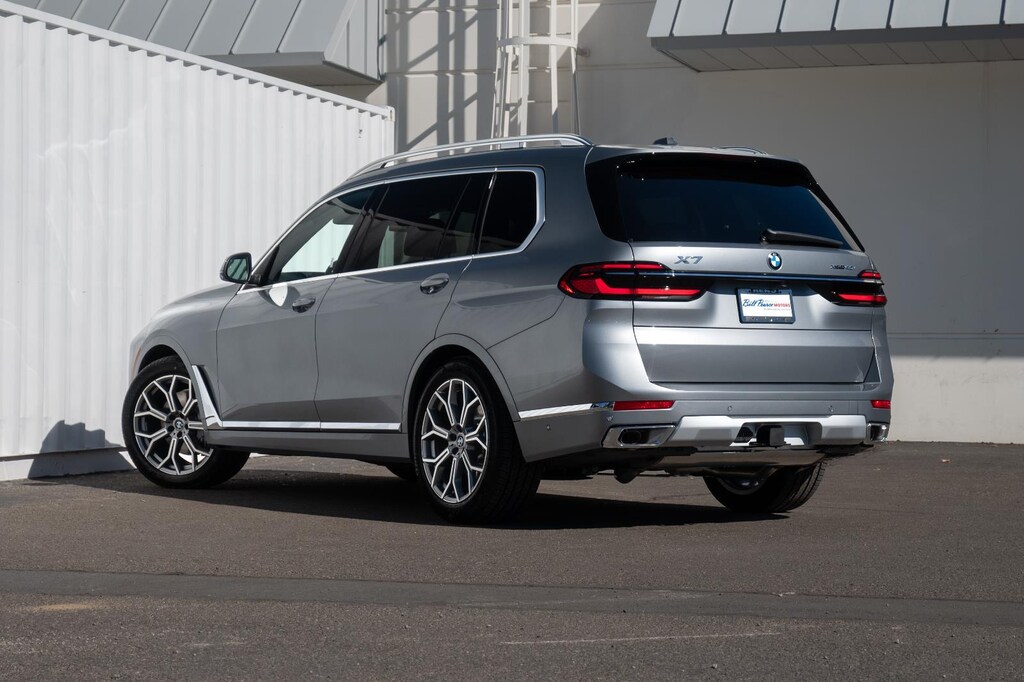 New 2026 BMW X7 xDrive40i Sports Activity Vehicle