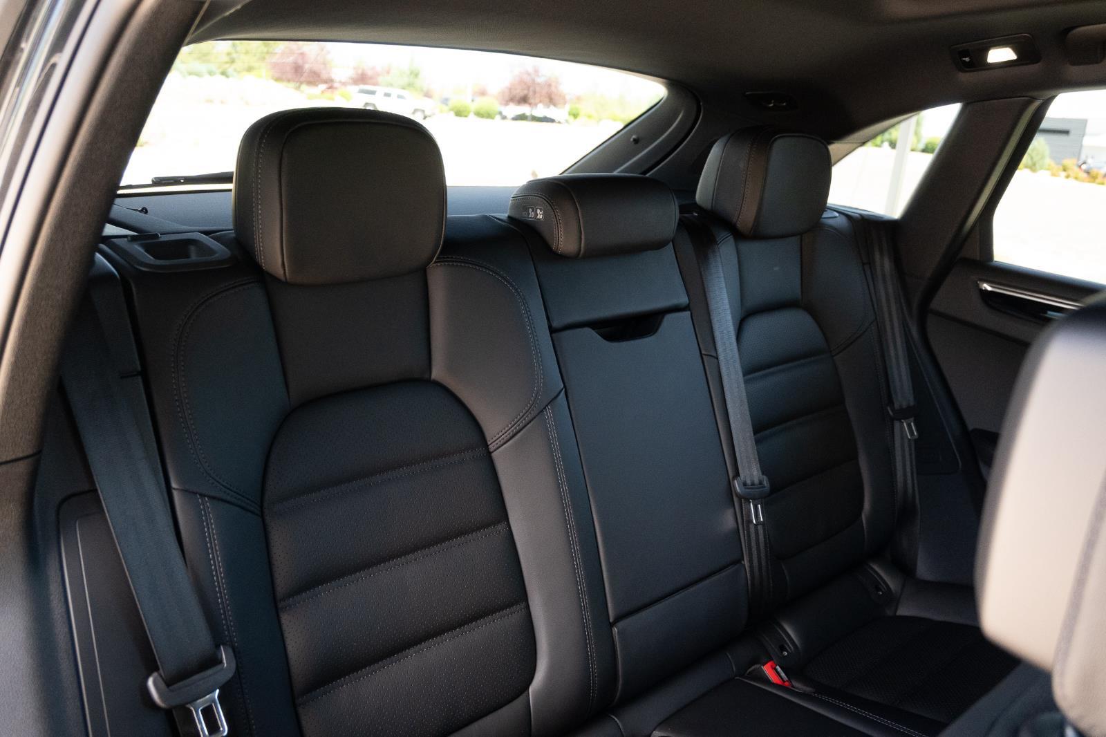 2026 Porsche Macan T - Photo 12