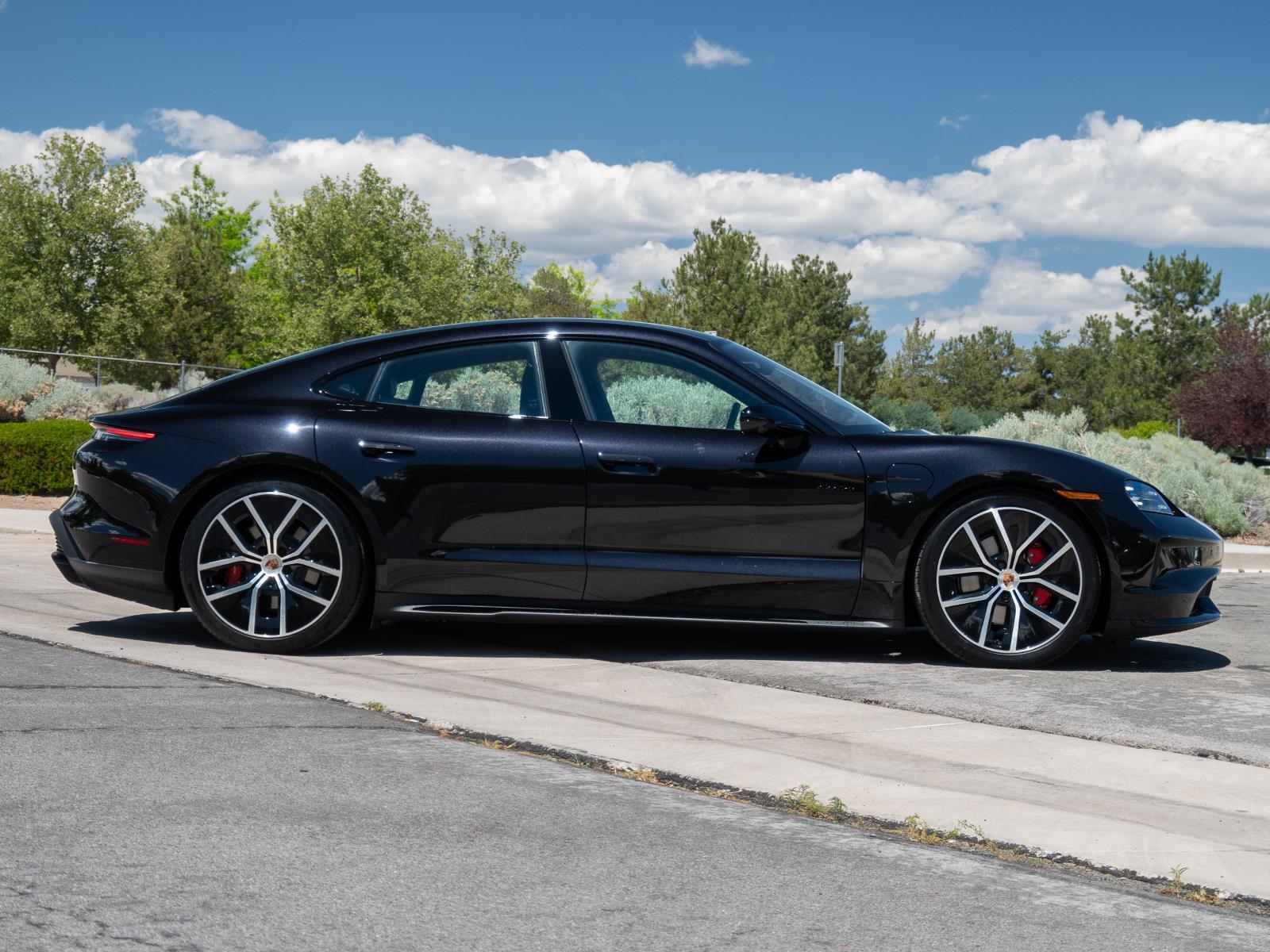 2026 Porsche Taycan S - Photo 8