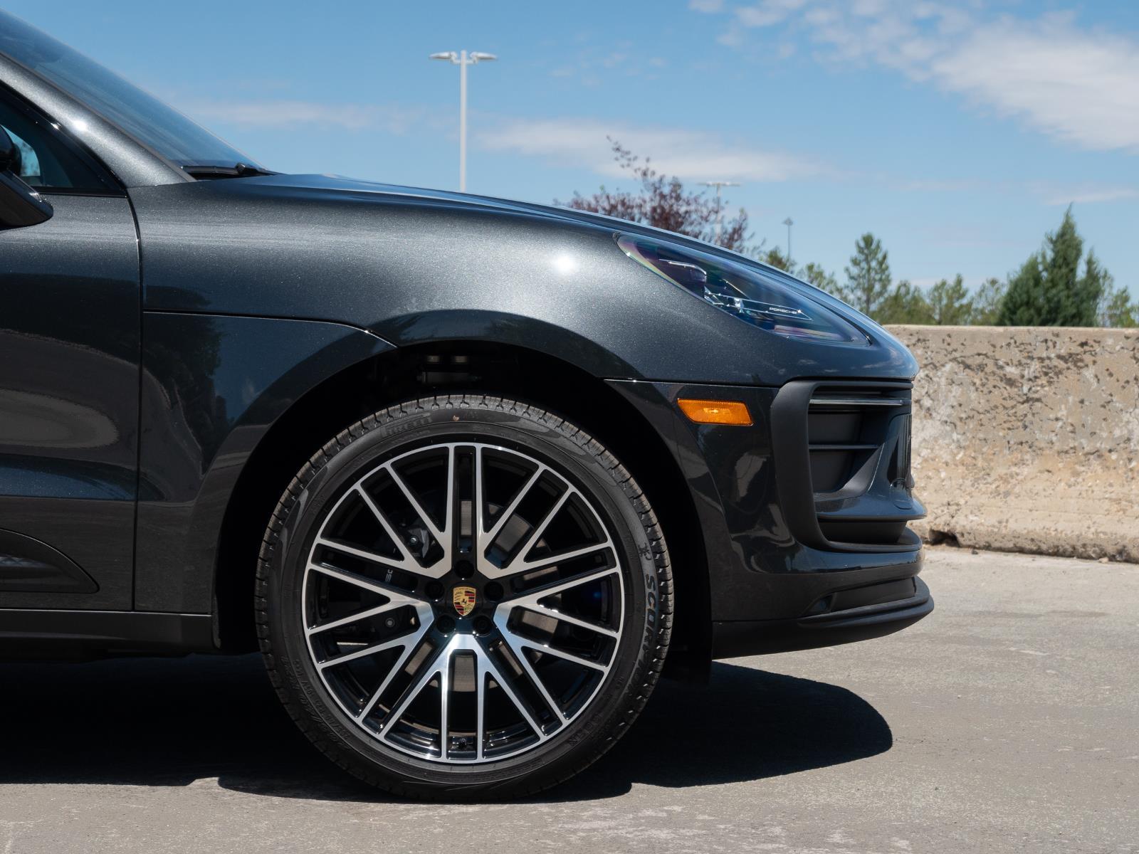 2026 Porsche Macan T - Photo 9