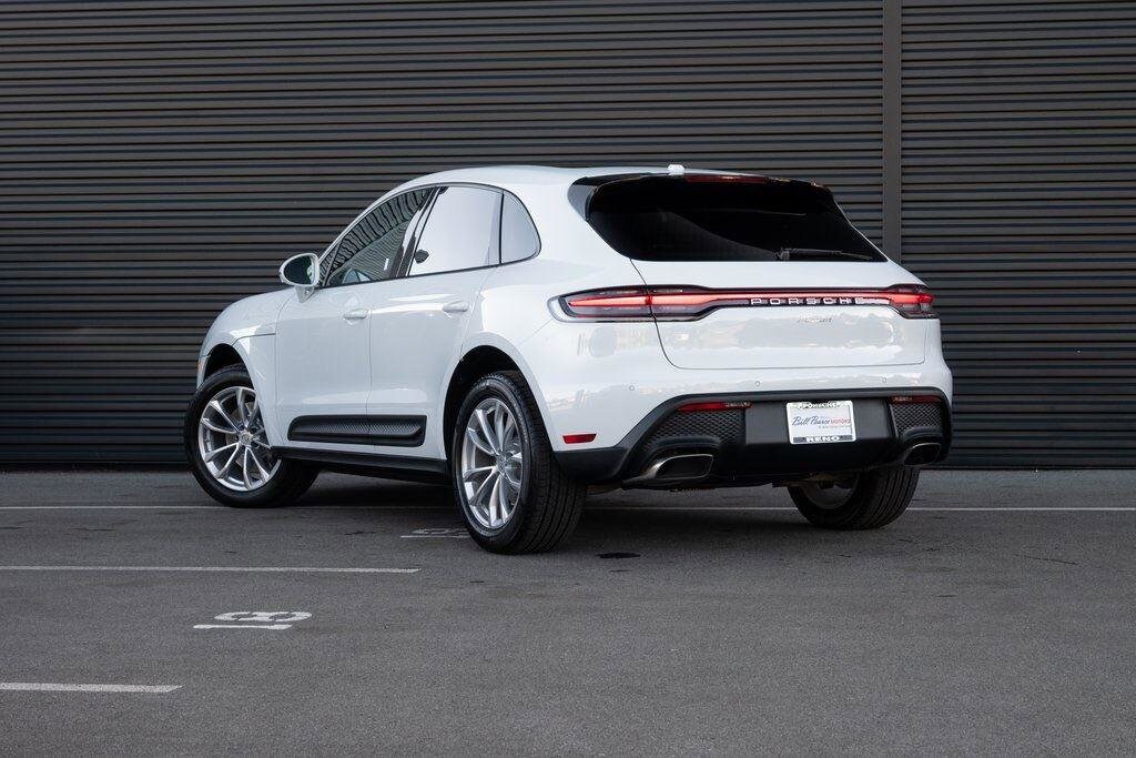 2025 Porsche Macan T photo 2