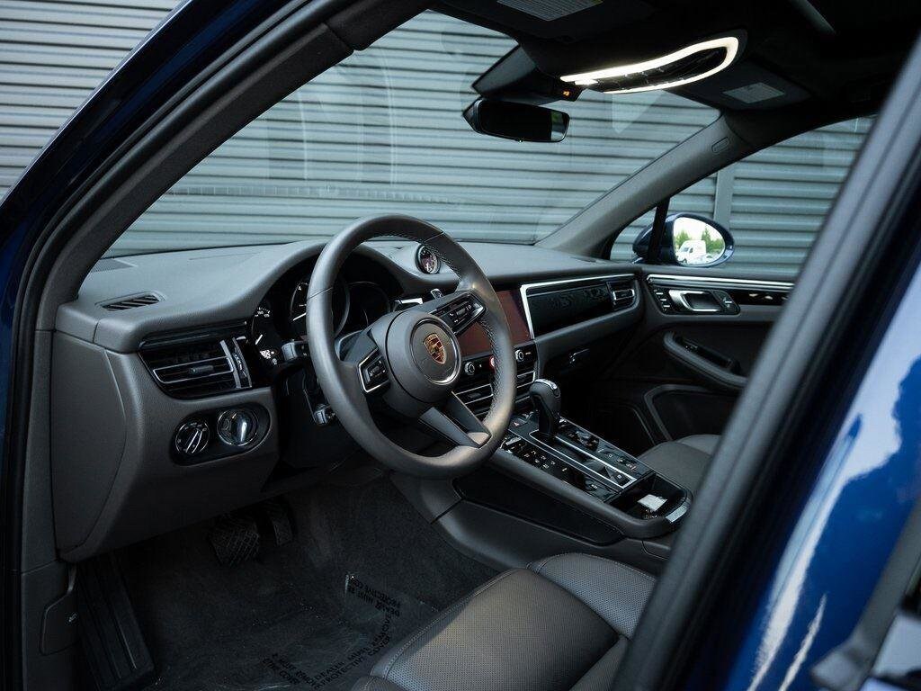2024 Porsche Macan T photo 3