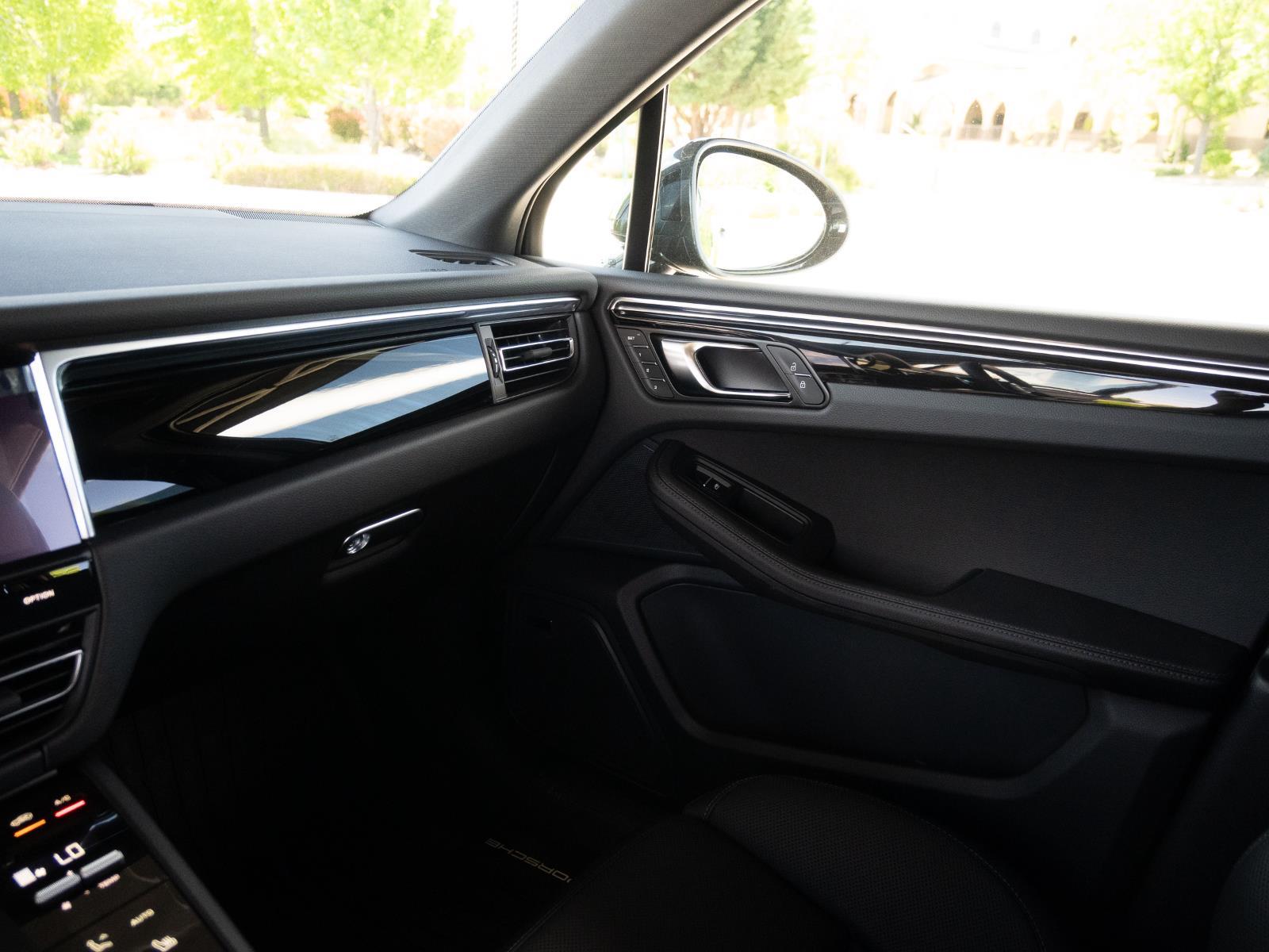 2026 Porsche Macan T - Photo 26