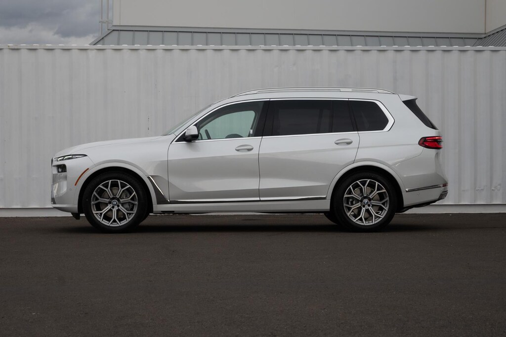 New 2026 BMW X7 xDrive40i Sports Activity Vehicle