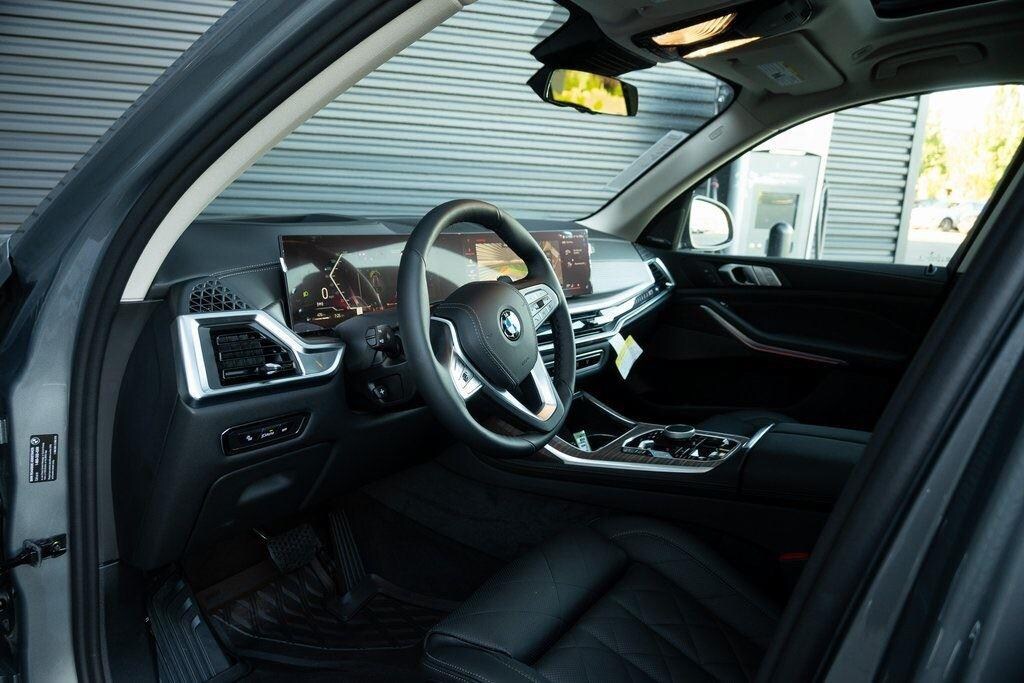 New 2026 BMW X7 xDrive40i Sports Activity Vehicle