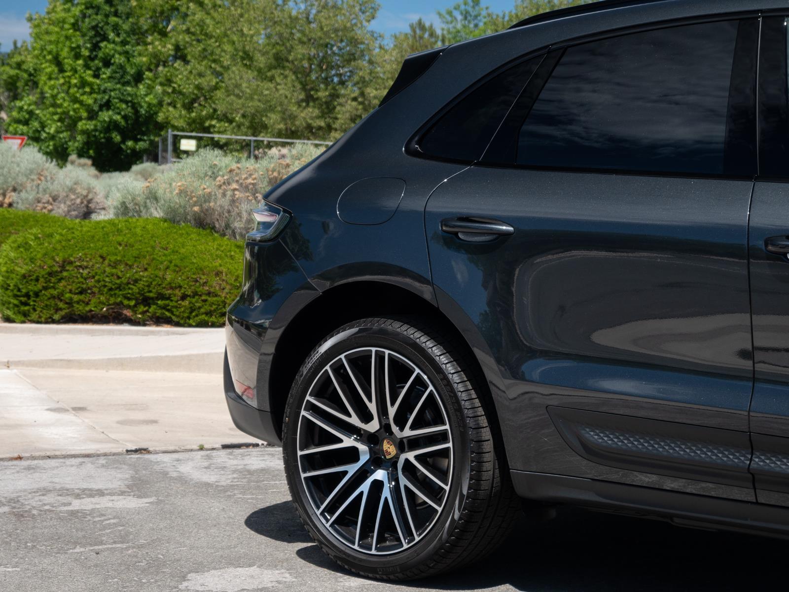 2026 Porsche Macan T - Photo 24