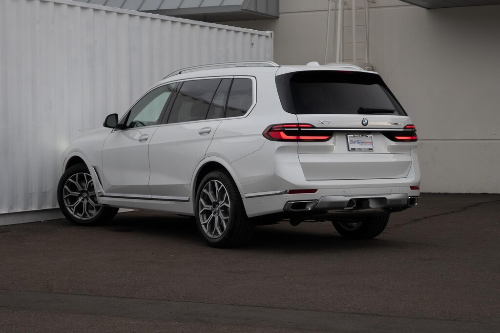 New 2026 BMW X7 xDrive40i Sports Activity Vehicle
