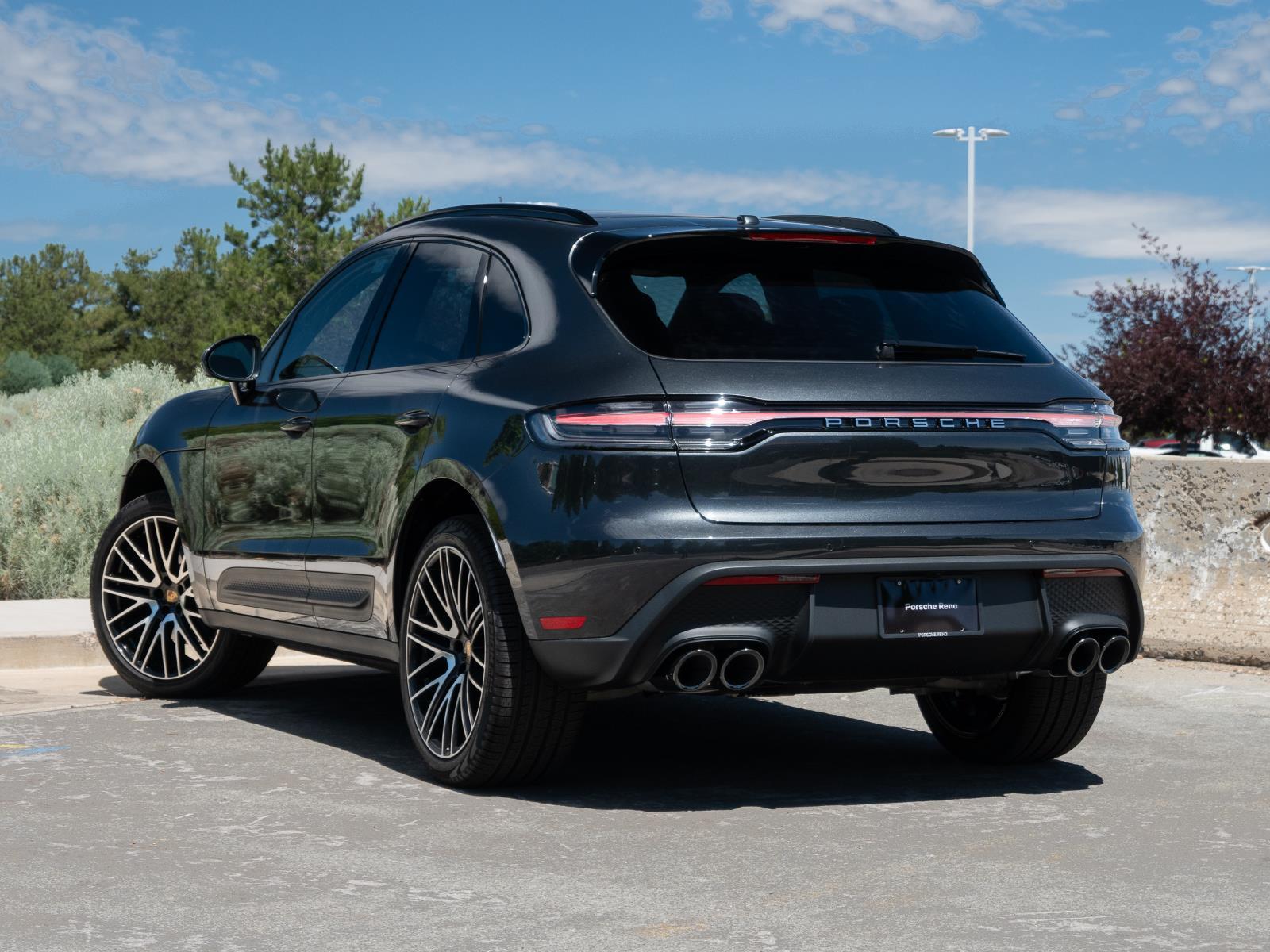 2026 Porsche Macan T - Photo 3