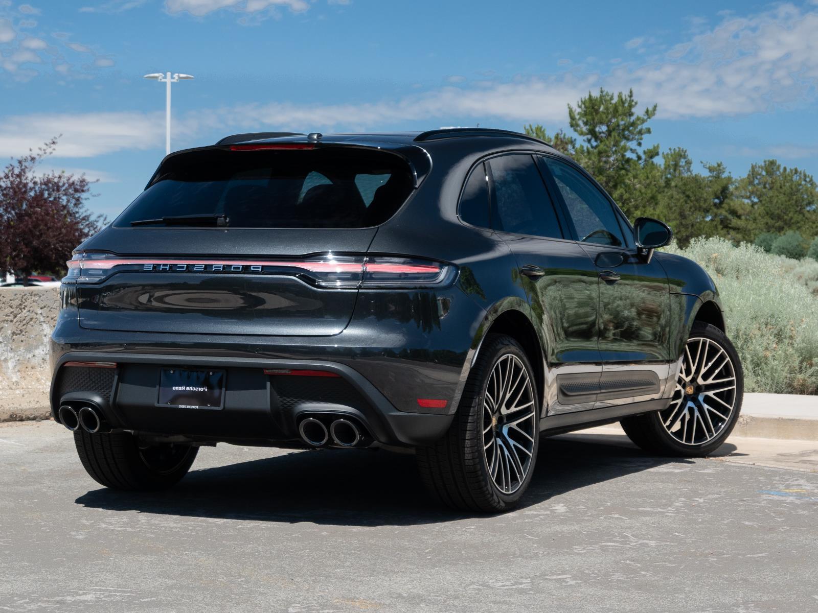 2026 Porsche Macan T - Photo 7