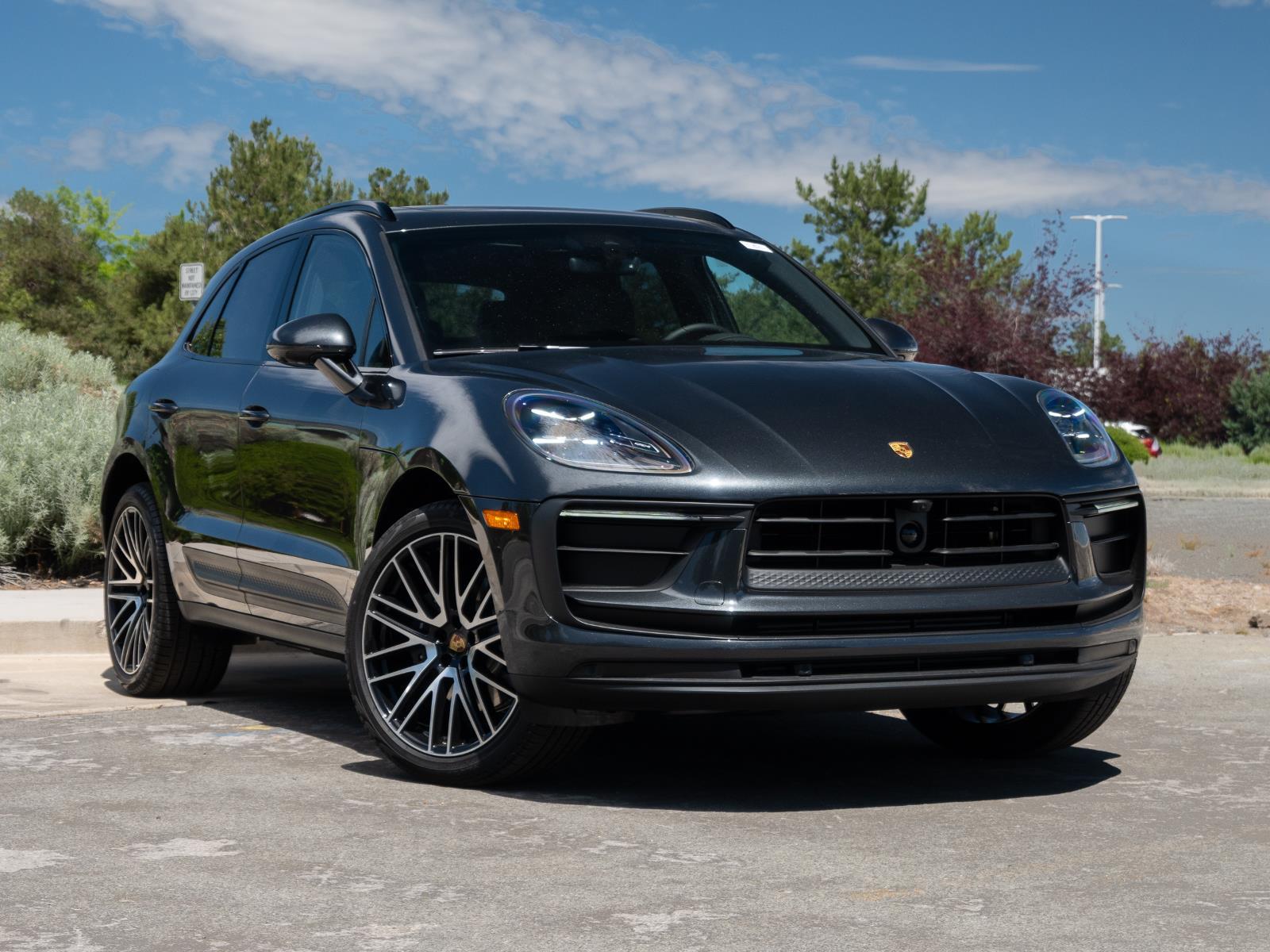 2026 Porsche Macan T - Photo 10