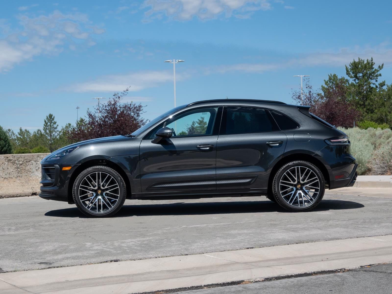 2026 Porsche Macan T - Photo 2