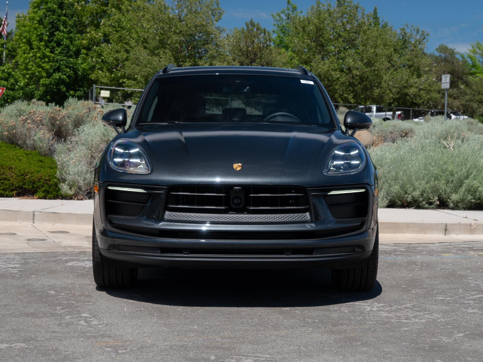 2026 Porsche Macan T - Photo 11