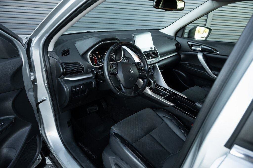 2022 Mitsubishi Eclipse Cross SE photo 3