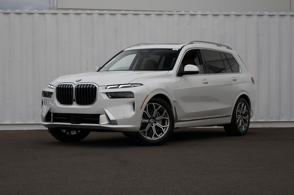 New 2026 BMW X7 xDrive40i Sports Activity Vehicle