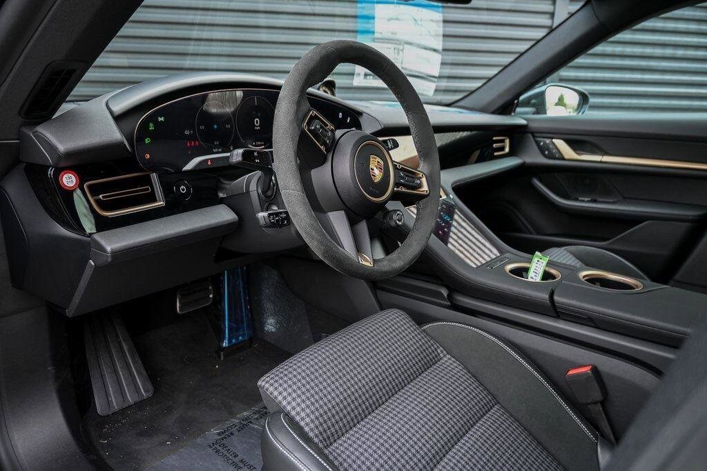 2025 Porsche Taycan 4S photo 3