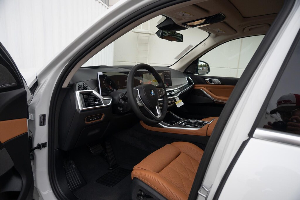 New 2026 BMW X7 xDrive40i Sports Activity Vehicle