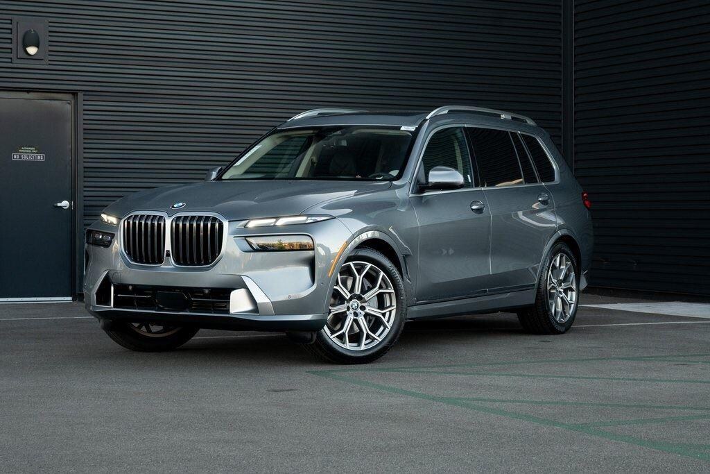 New 2026 BMW X7 xDrive40i Sports Activity Vehicle