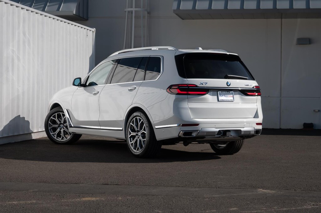 New 2026 BMW X7 xDrive40i Sports Activity Vehicle