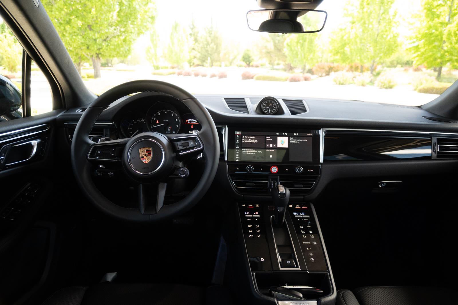 2026 Porsche Macan T - Photo 34