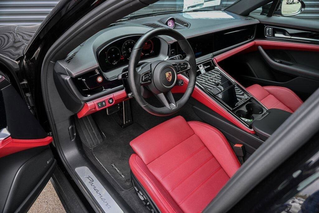 2024 Porsche Panamera 4 photo 4