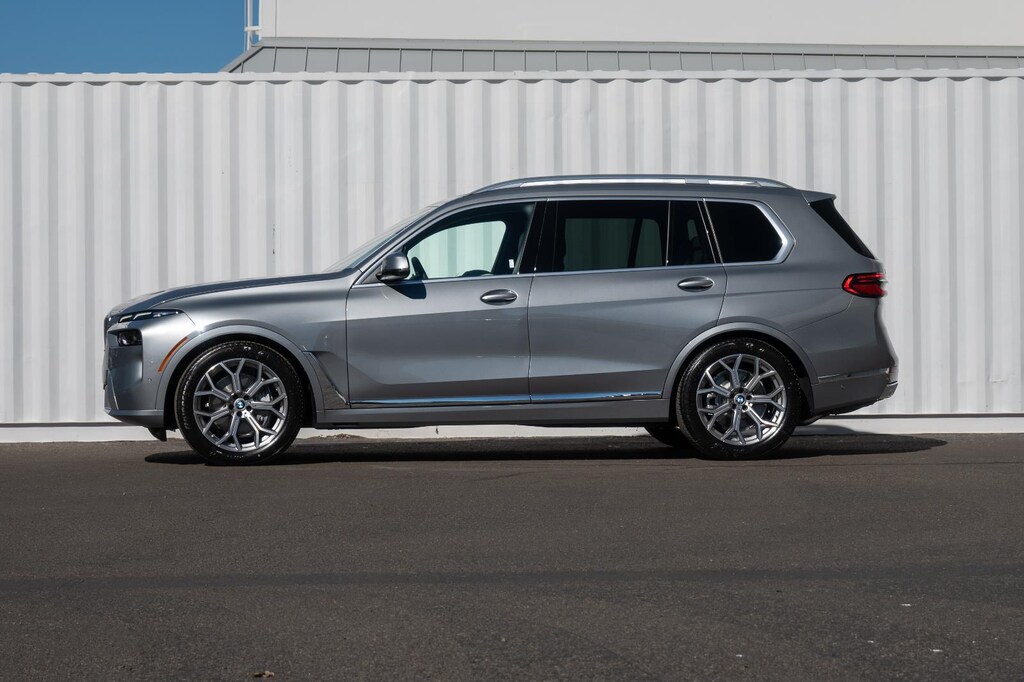 New 2026 BMW X7 xDrive40i Sports Activity Vehicle