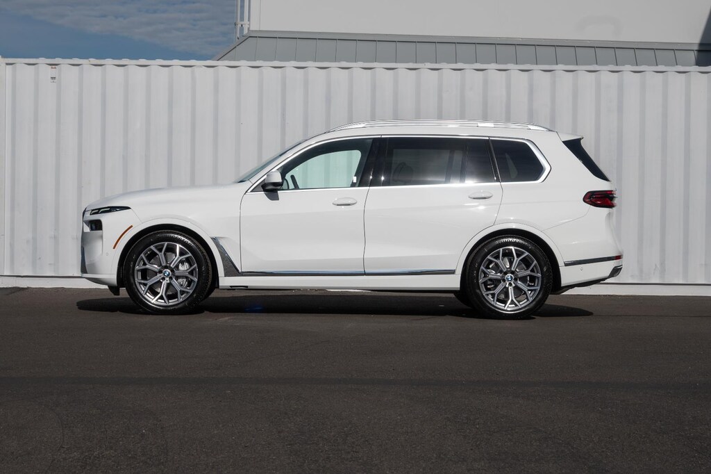 New 2026 BMW X7 xDrive40i Sports Activity Vehicle