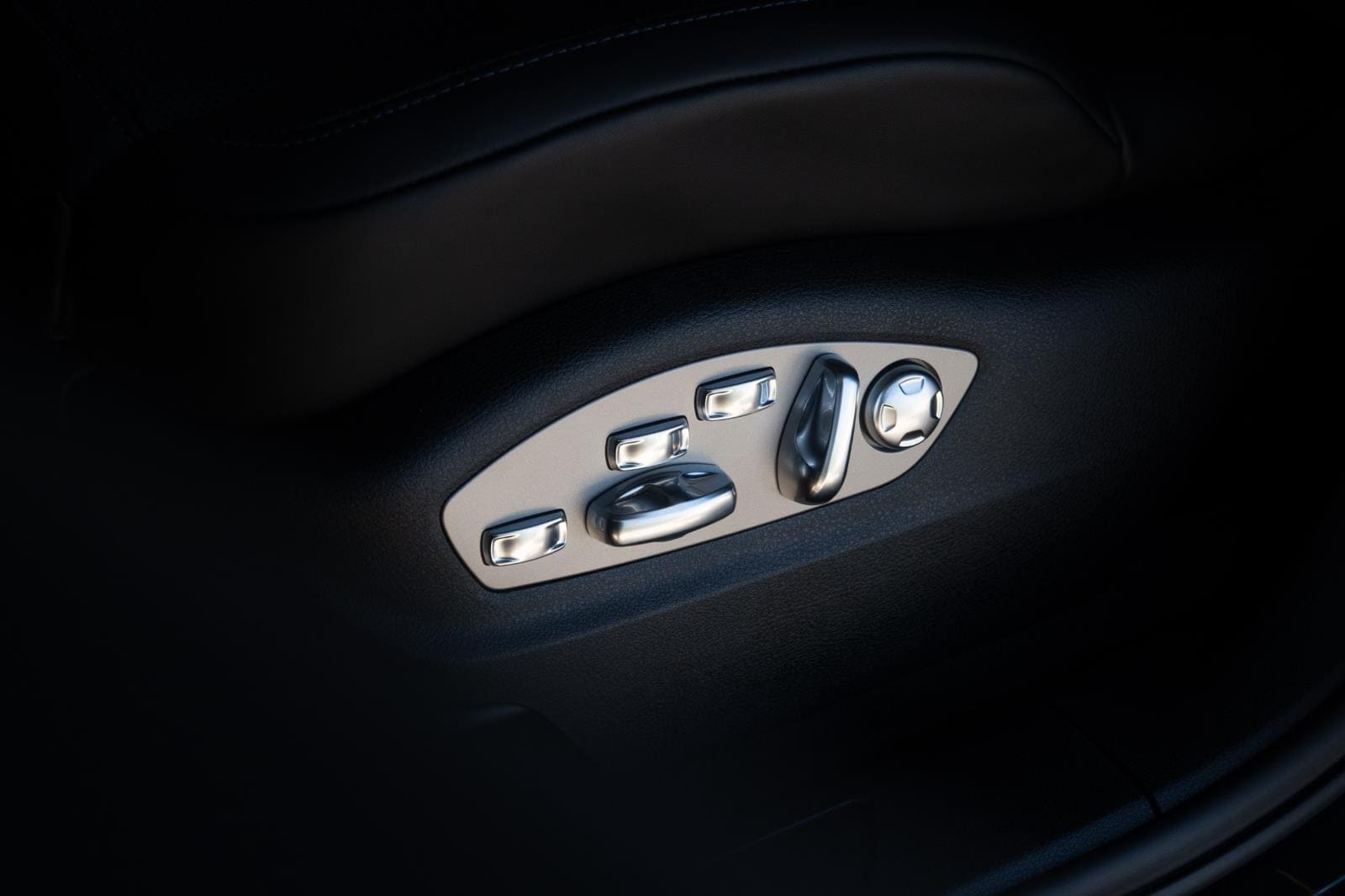 2026 Porsche Macan T - Photo 33