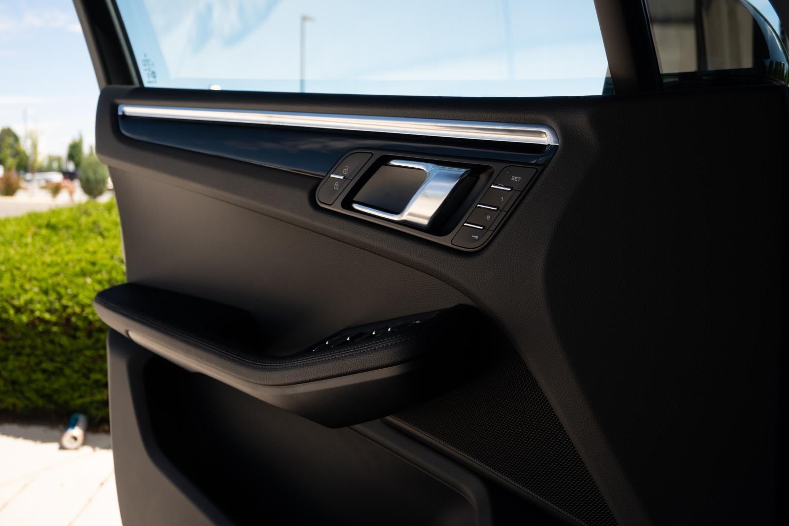 2026 Porsche Macan T - Photo 32