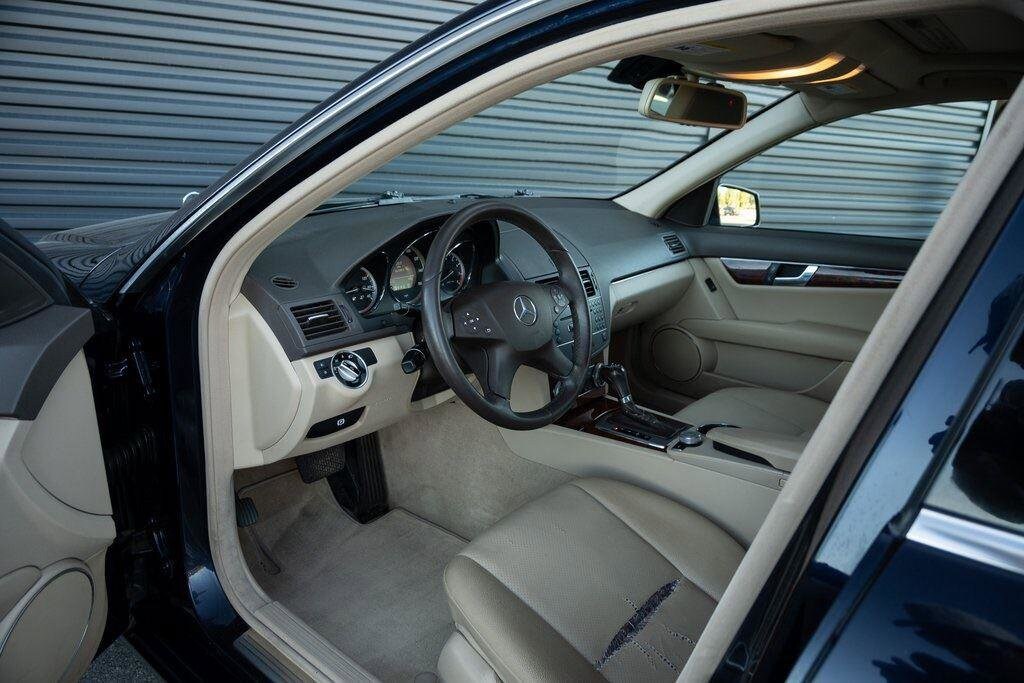 2011 Mercedes Benz C 300 4MATIC Sport Sedan photo 4