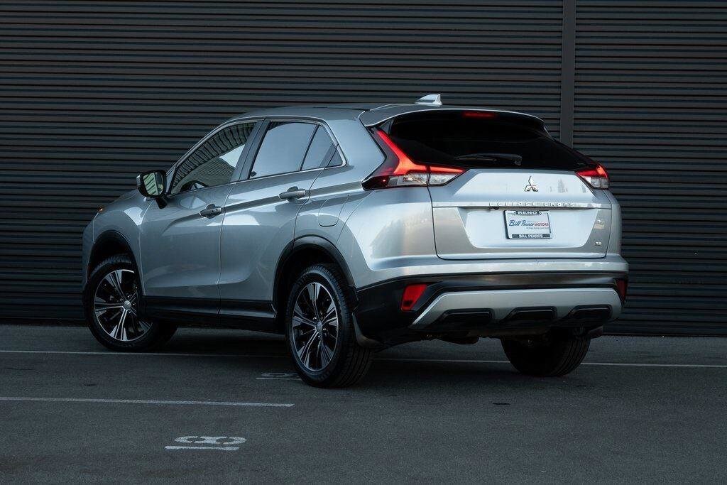 2022 Mitsubishi Eclipse Cross SE photo 2