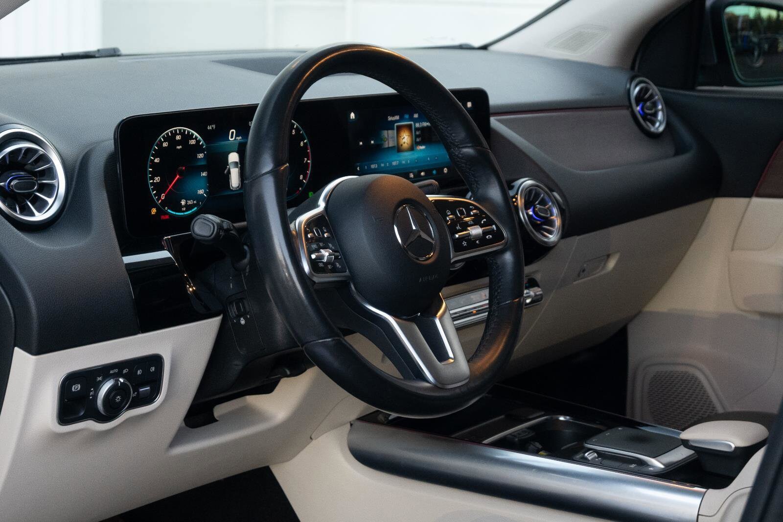 2022 Mercedes Benz GLA 250 4MATIC photo 4