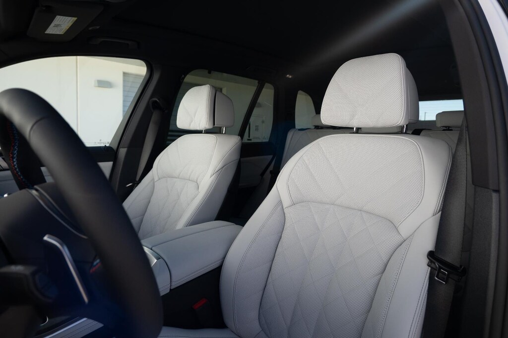 New 2026 BMW X5 M60i Sports Activity Vehicle