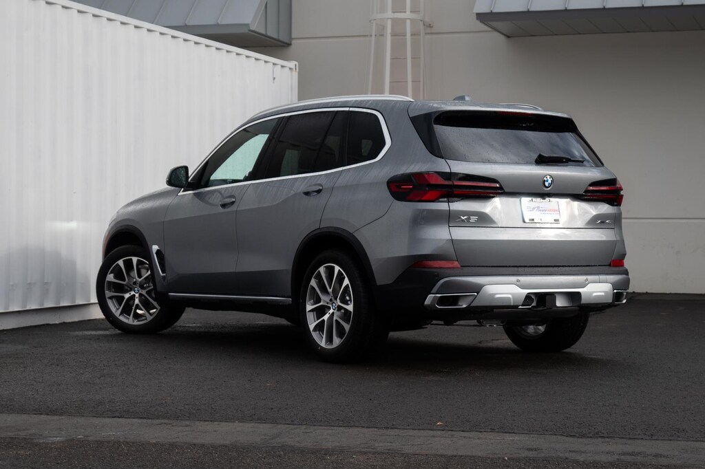 New 2026 BMW X5 xDrive40i Sports Activity Vehicle