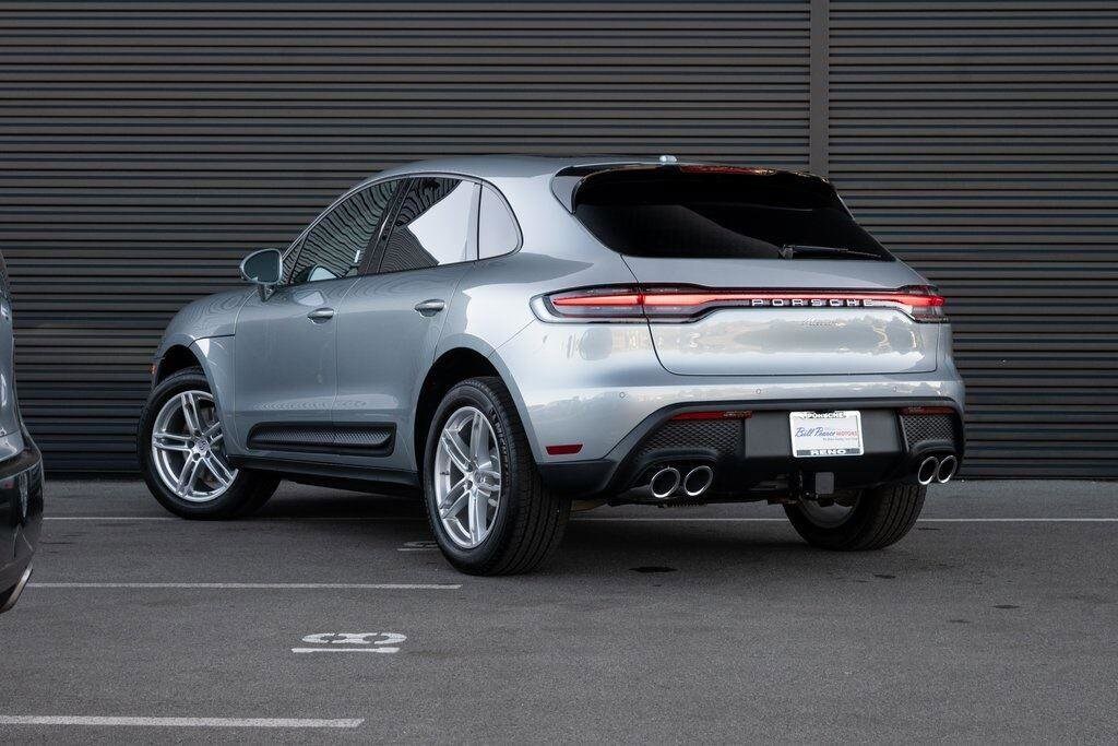 2025 Porsche Macan T photo 2