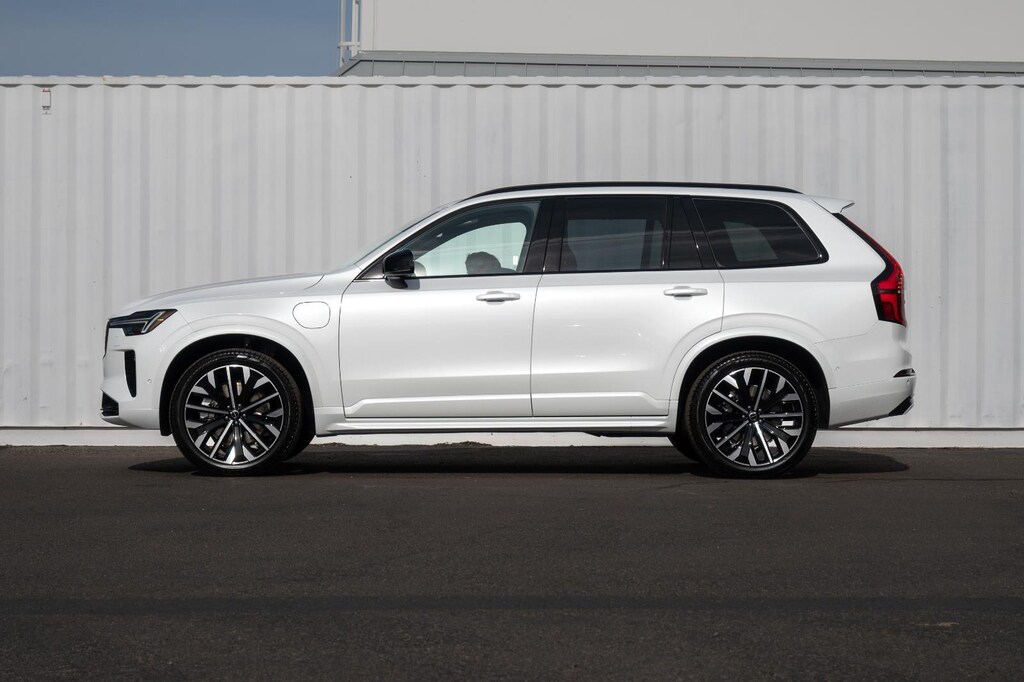 New 2026 Volvo XC90 Plug-In Hybrid Ultra Dark Theme SUV