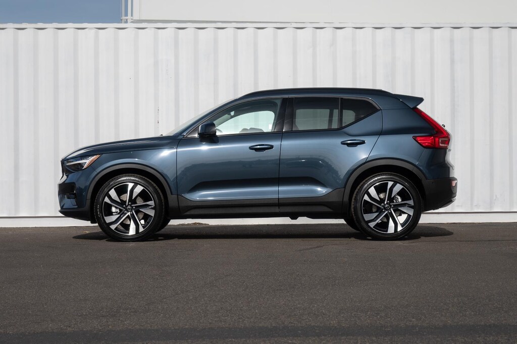 New 2026 Volvo XC40 Ultra SUV