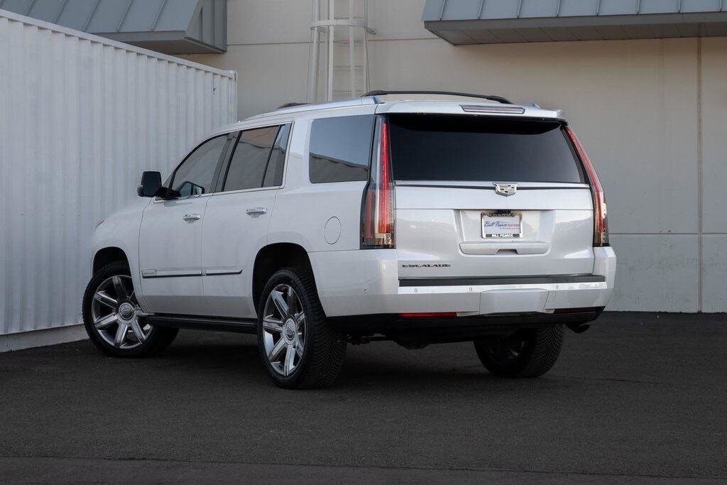 2018 Cadillac Escalade Premium Luxury photo 3