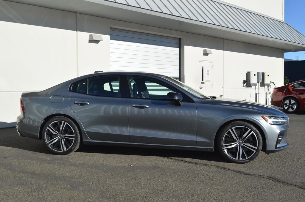 Used 2019 Volvo S60 T6 R-Design Sedan